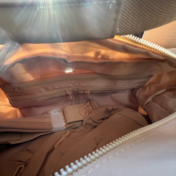 NEW WITH TAGS Beis The Sport Duffle Bag in Beige - Picture 8 of 10